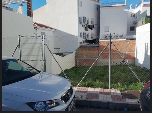Terreno en calle Tulipanes, 8 photo 1