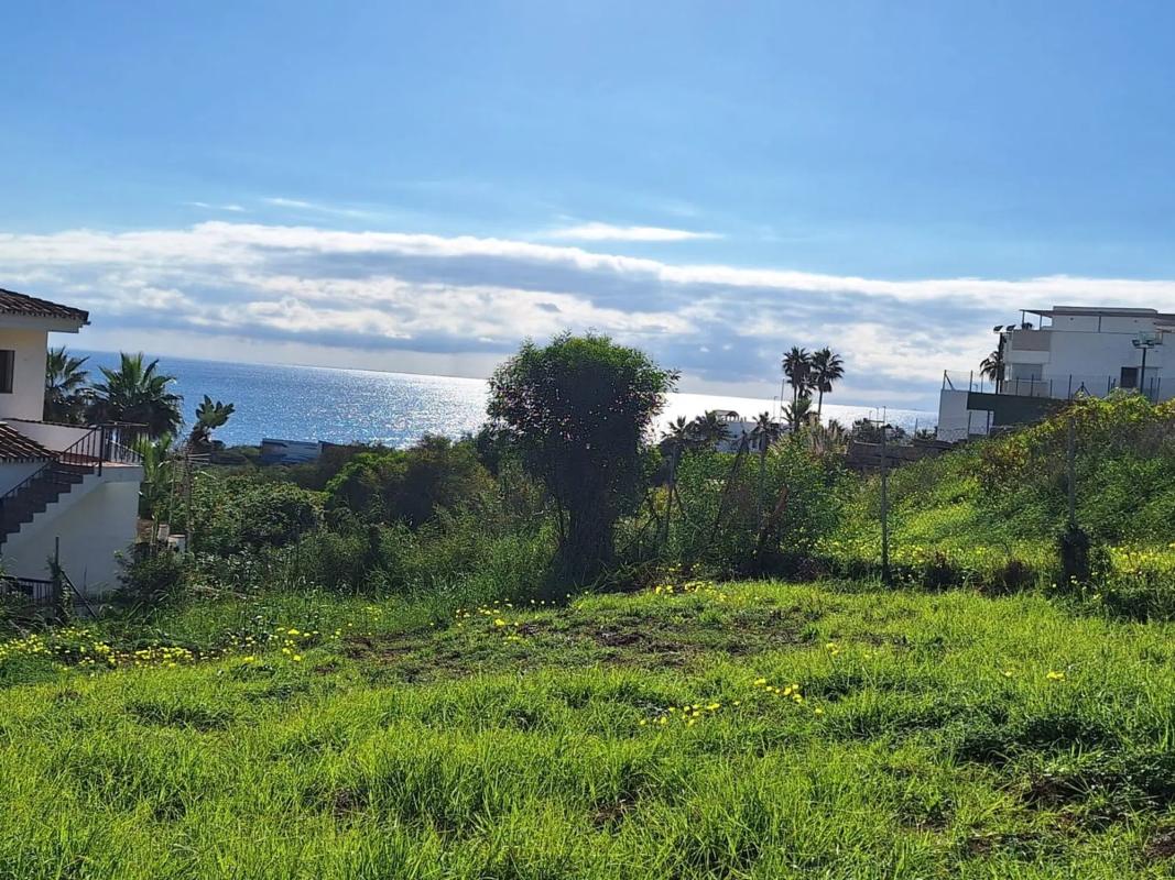 Terreno en venta en Estepona, Malaga photo 1