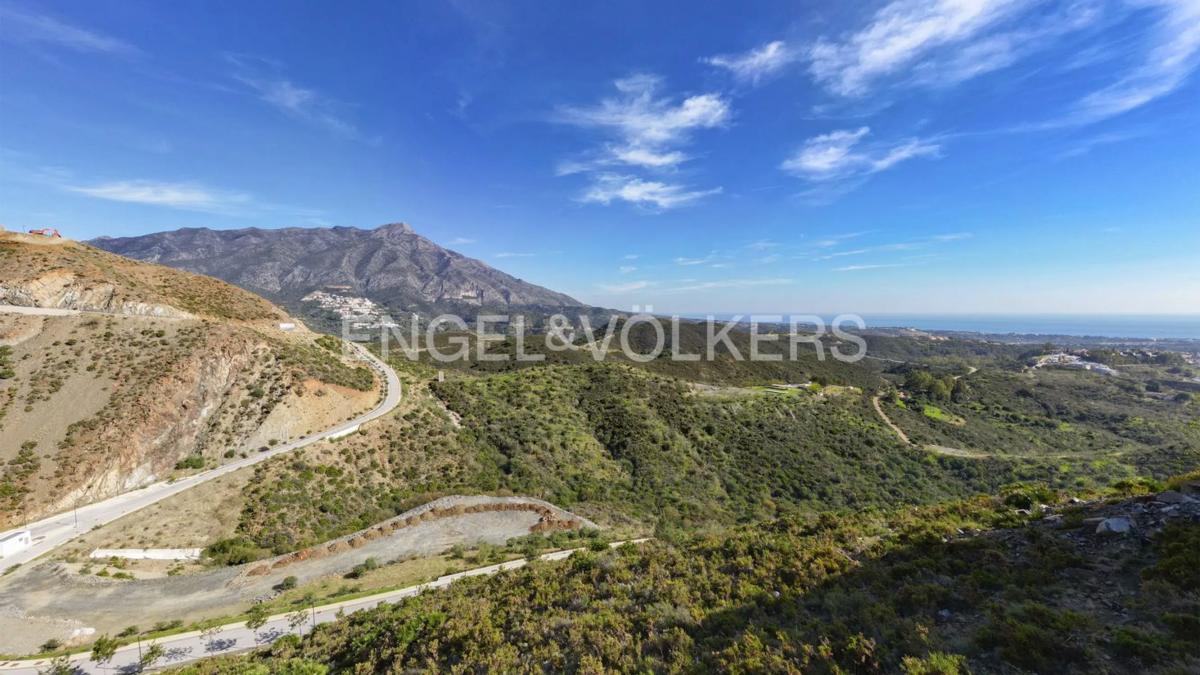 Terreno en venta en Benahavís, Malaga photo 1