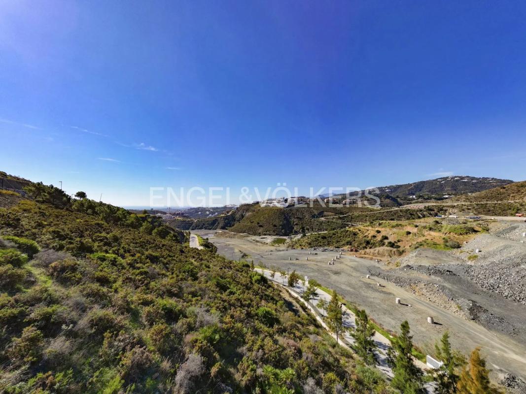 Terreno en venta en Benahavís, Malaga photo 2