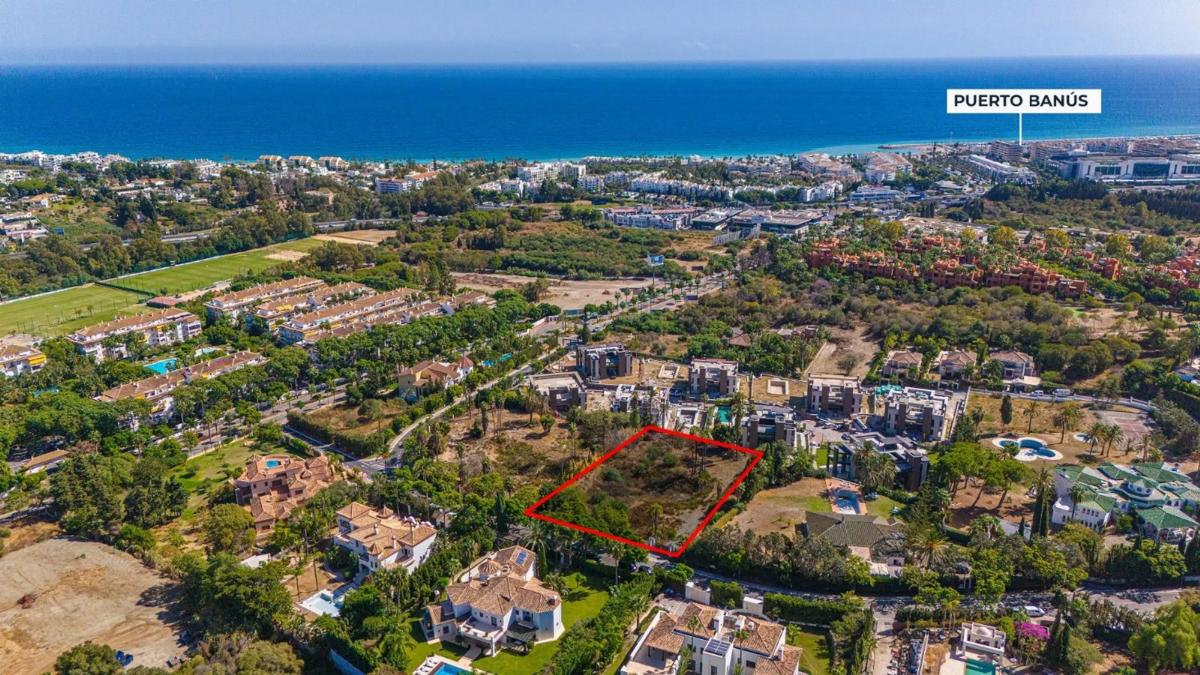 Terreno en venta en Marbella, Malaga photo 1
