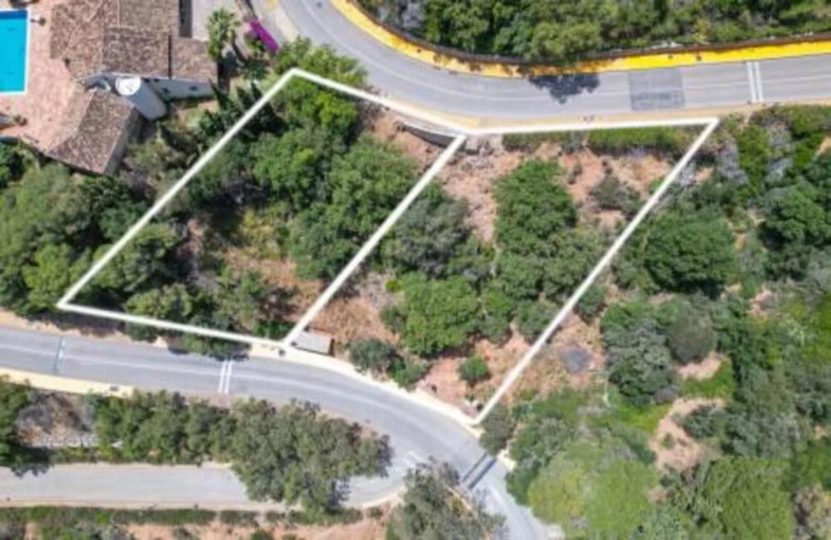 Terreno en venta en Marbella, Malaga photo 1