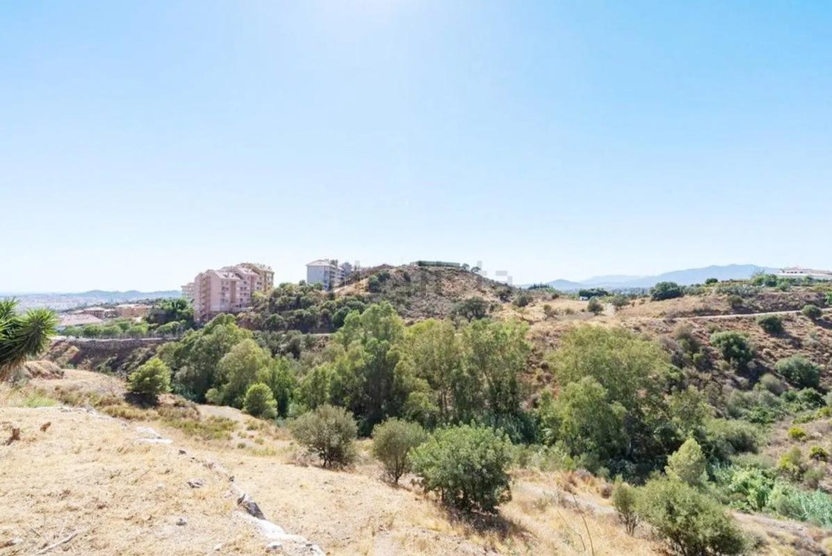Terreno en venta en Fuengirola, Malaga photo 2
