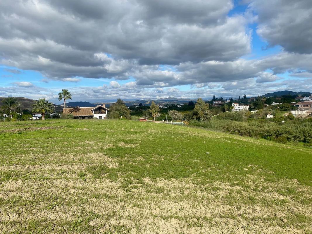 Terreno en venta en Alhaurín el Grande, Malaga photo 2