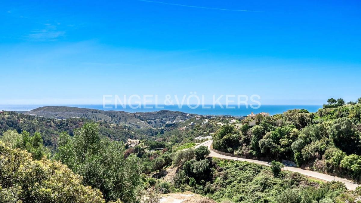 Terreno en venta en Benahavís, Malaga photo 1