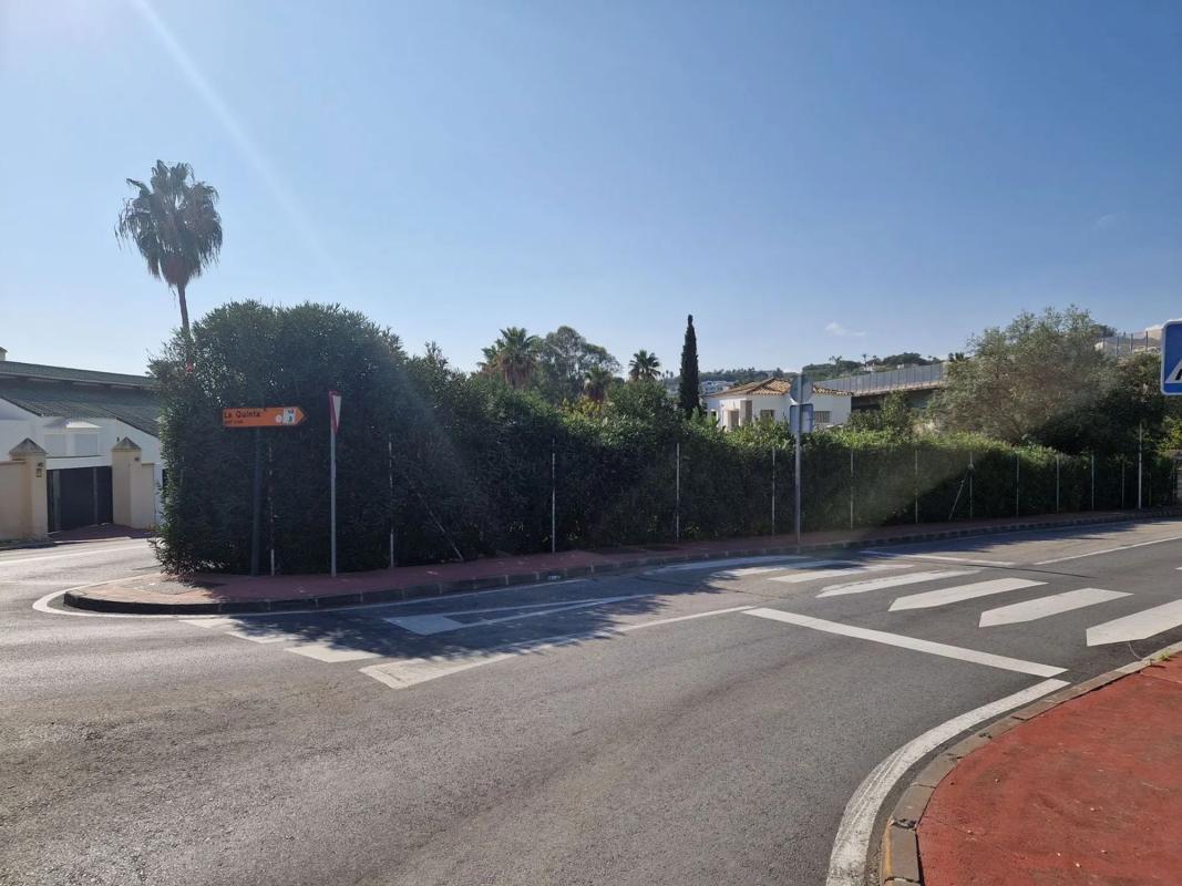 Terreno en venta en Marbella, Malaga photo 1