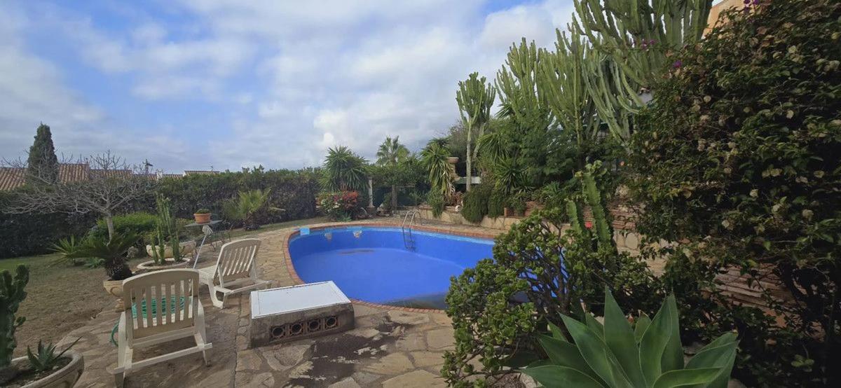Działka na sprzedaż w Estepona, Malaga photo 2