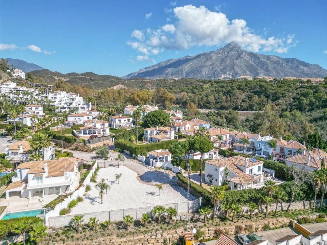 Terreno en venta en Marbella, Malaga photo 2