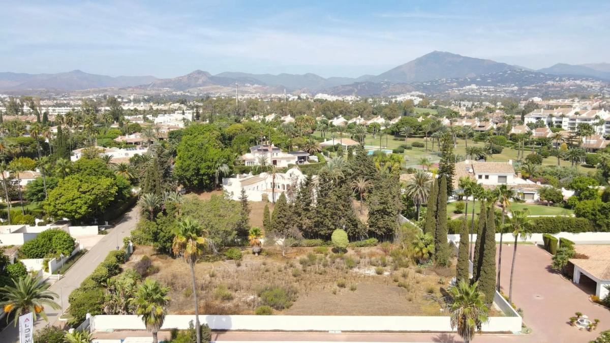Terreno en venta en Marbella, Malaga photo 1