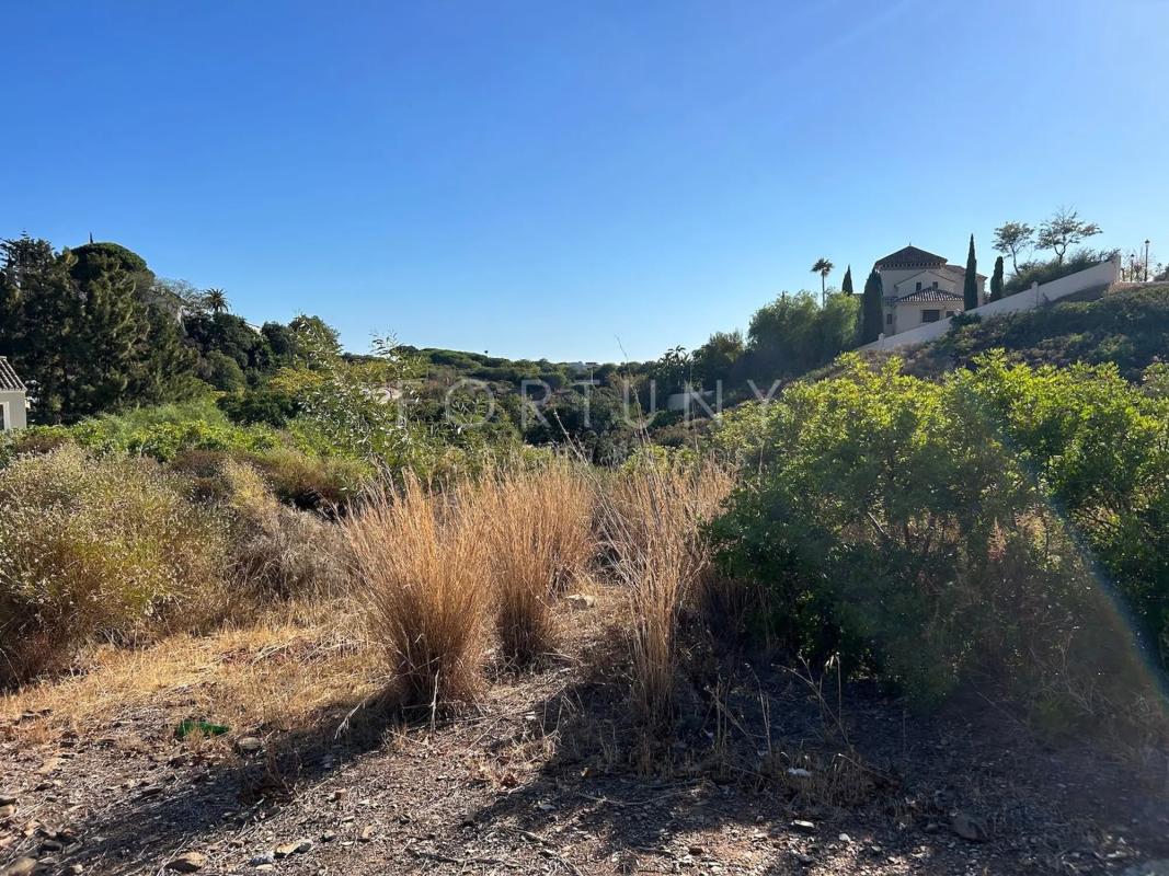 Terreno en venta en Marbella, Malaga photo 1
