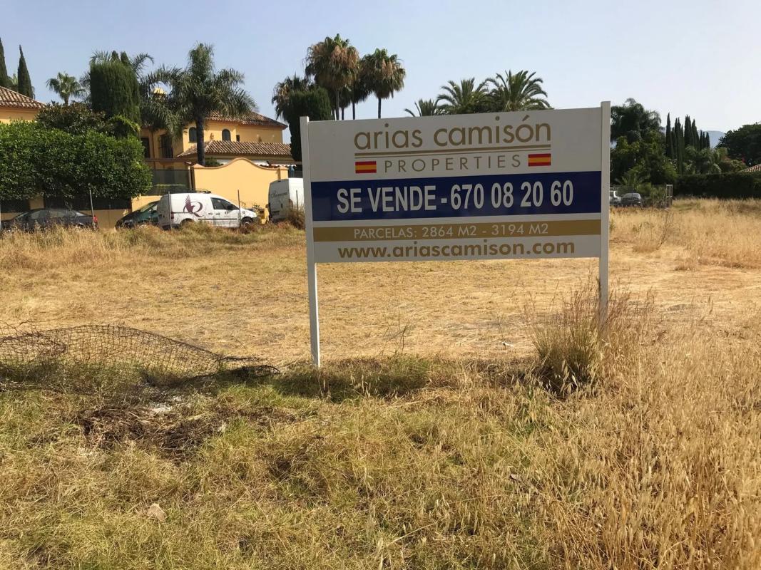 Terreno en venta en Marbella, Malaga photo 1