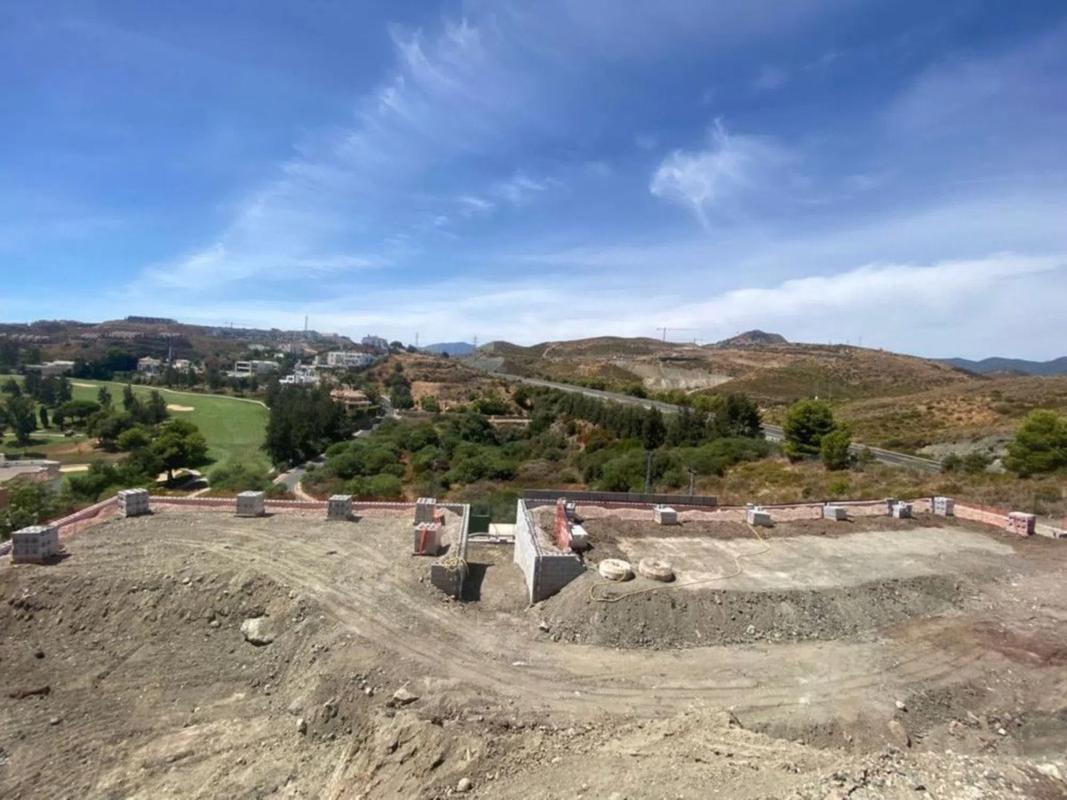 Terreno en venta en Benahavís, Malaga photo 1