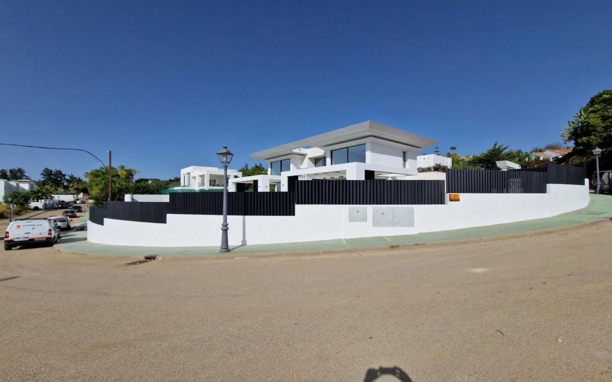 Terreno en venta en Benahavís, Malaga photo 1