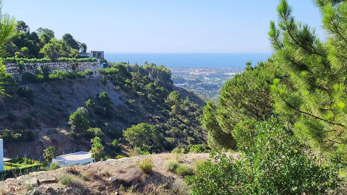 Terreno en venta en Benahavís, Malaga photo 1