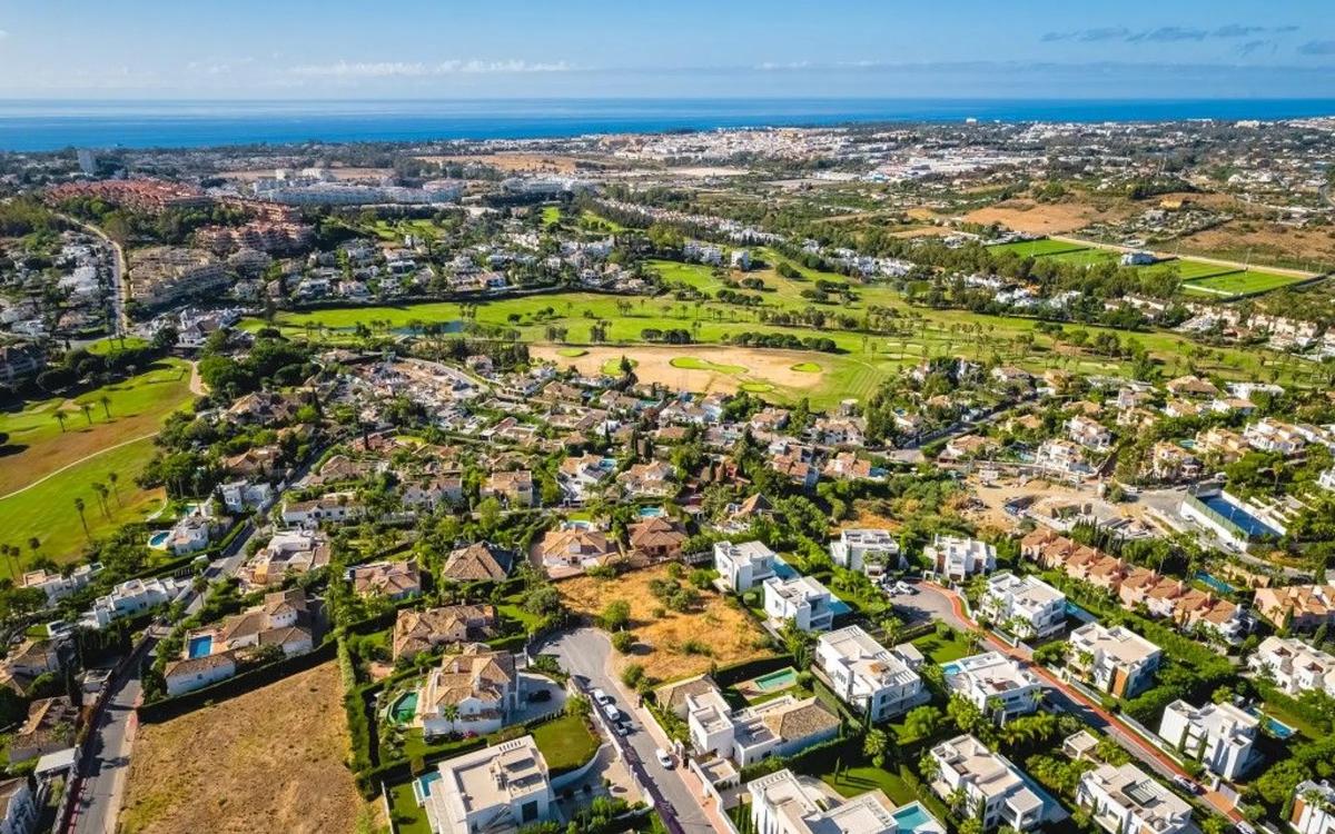Terreno en venta en Marbella, Malaga photo 2