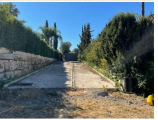 Terreno en Barrio Elviria photo 2