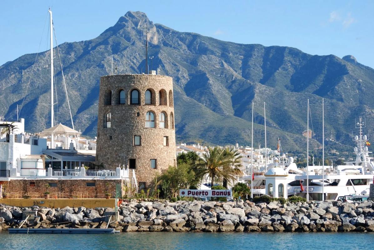 Działka na sprzedaż w Marbella, Malaga photo 3
