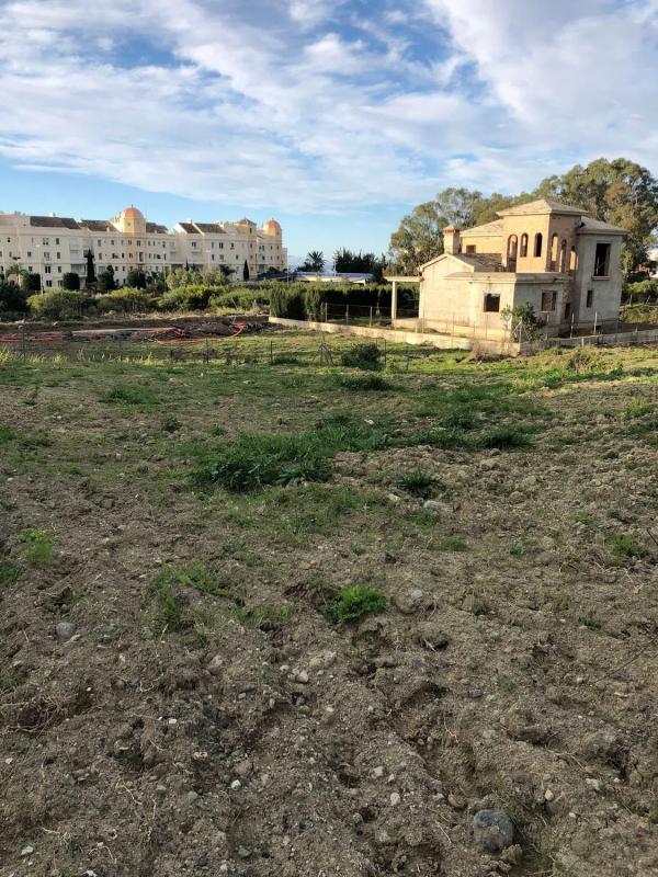 Terreno en venta en Estepona, Malaga photo 1