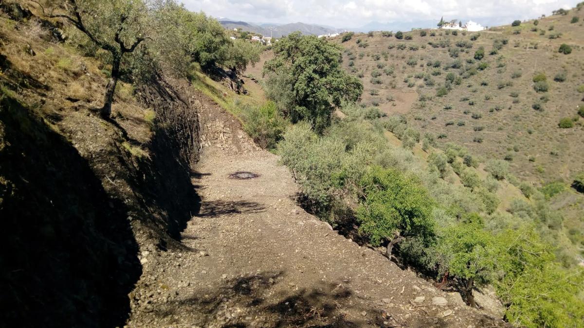 Terreno en venta en Sedella, Malaga photo 4