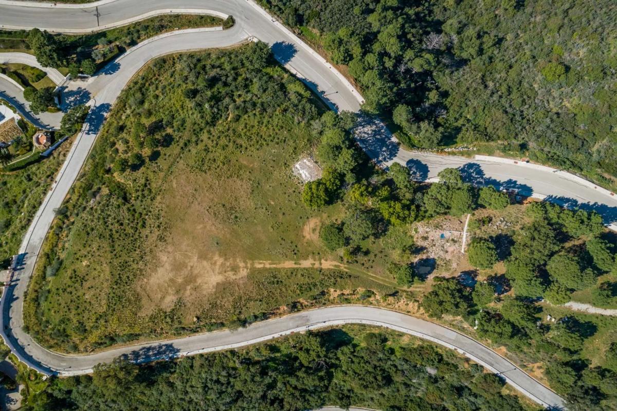 Terreno en venta en Benahavís, Malaga photo 2