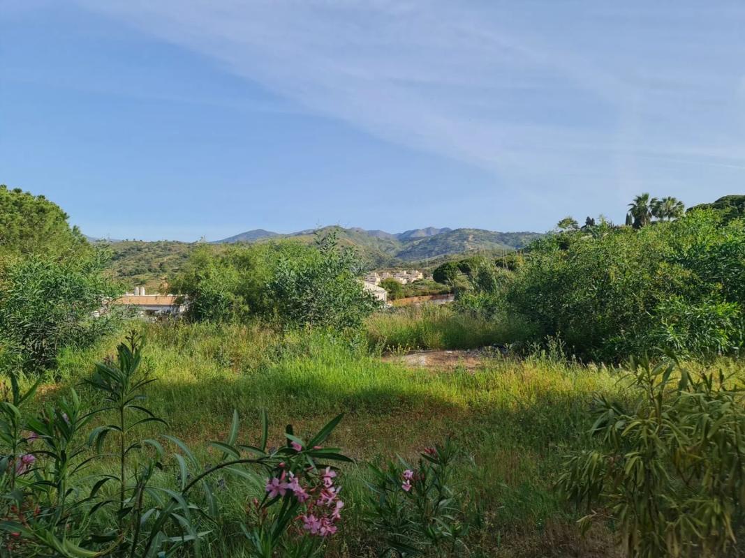 Terreno en venta en Marbella, Malaga photo 1
