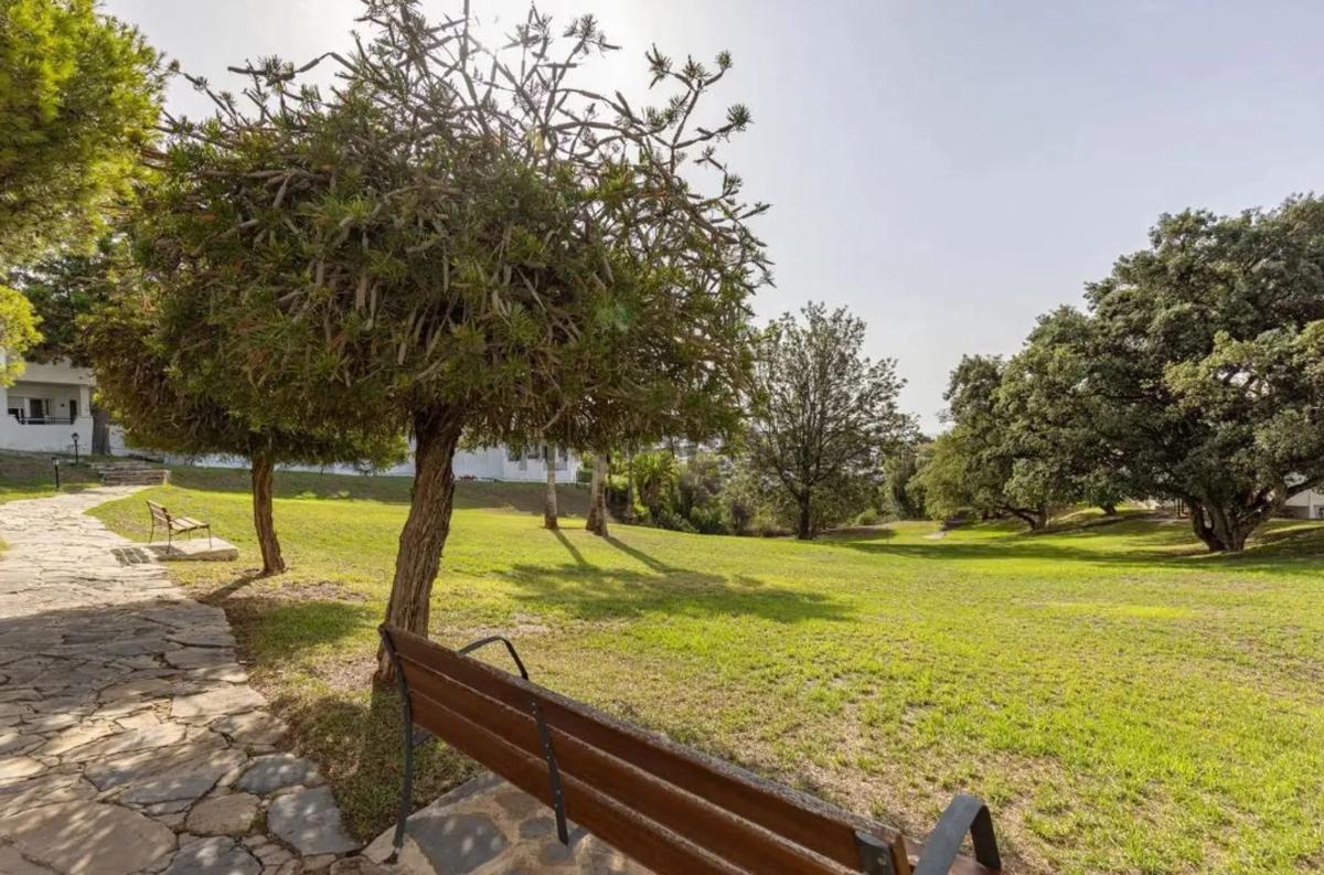 Działka na sprzedaż w Marbella, Malaga photo 1
