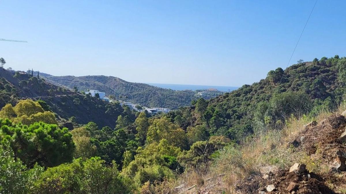 Terreno en venta en Benahavís, Malaga photo 1