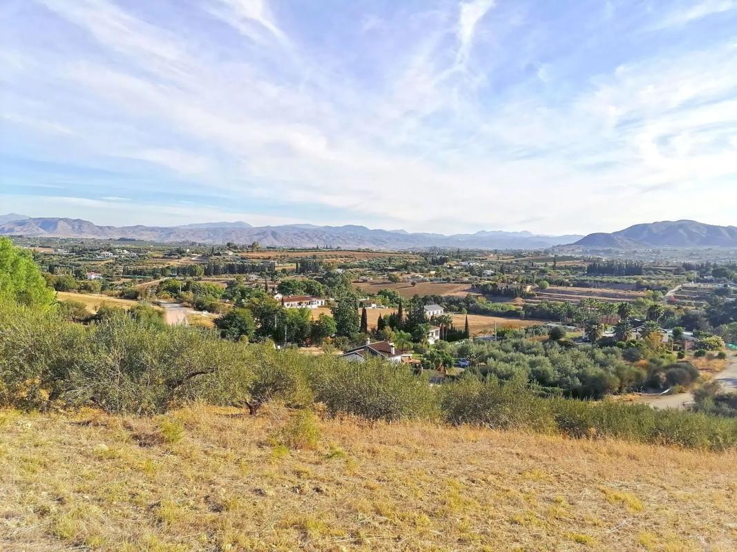 Terreno en venta en Alhaurín el Grande, Malaga photo 1