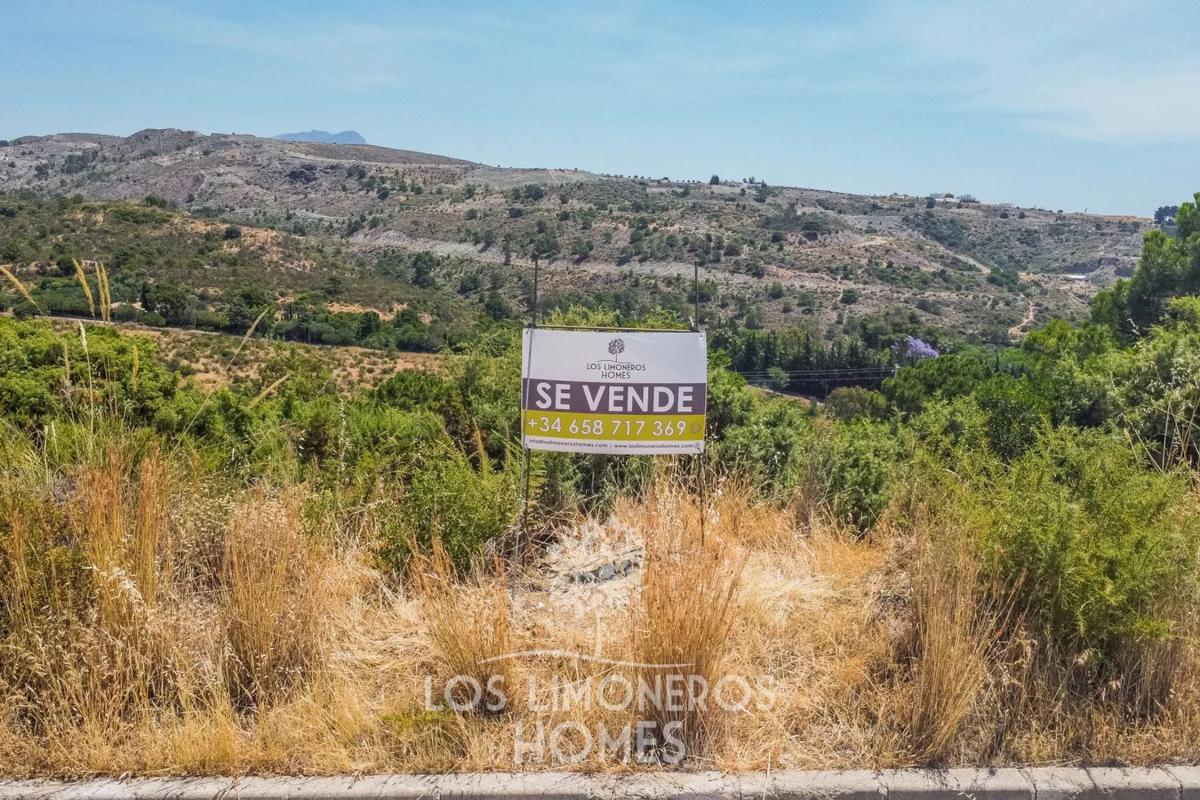 Terreno en venta en Benahavís, Malaga photo 1