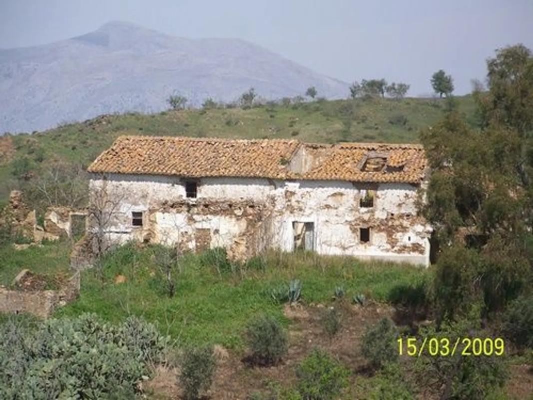Land for sale in Slate, Malaga photo 1