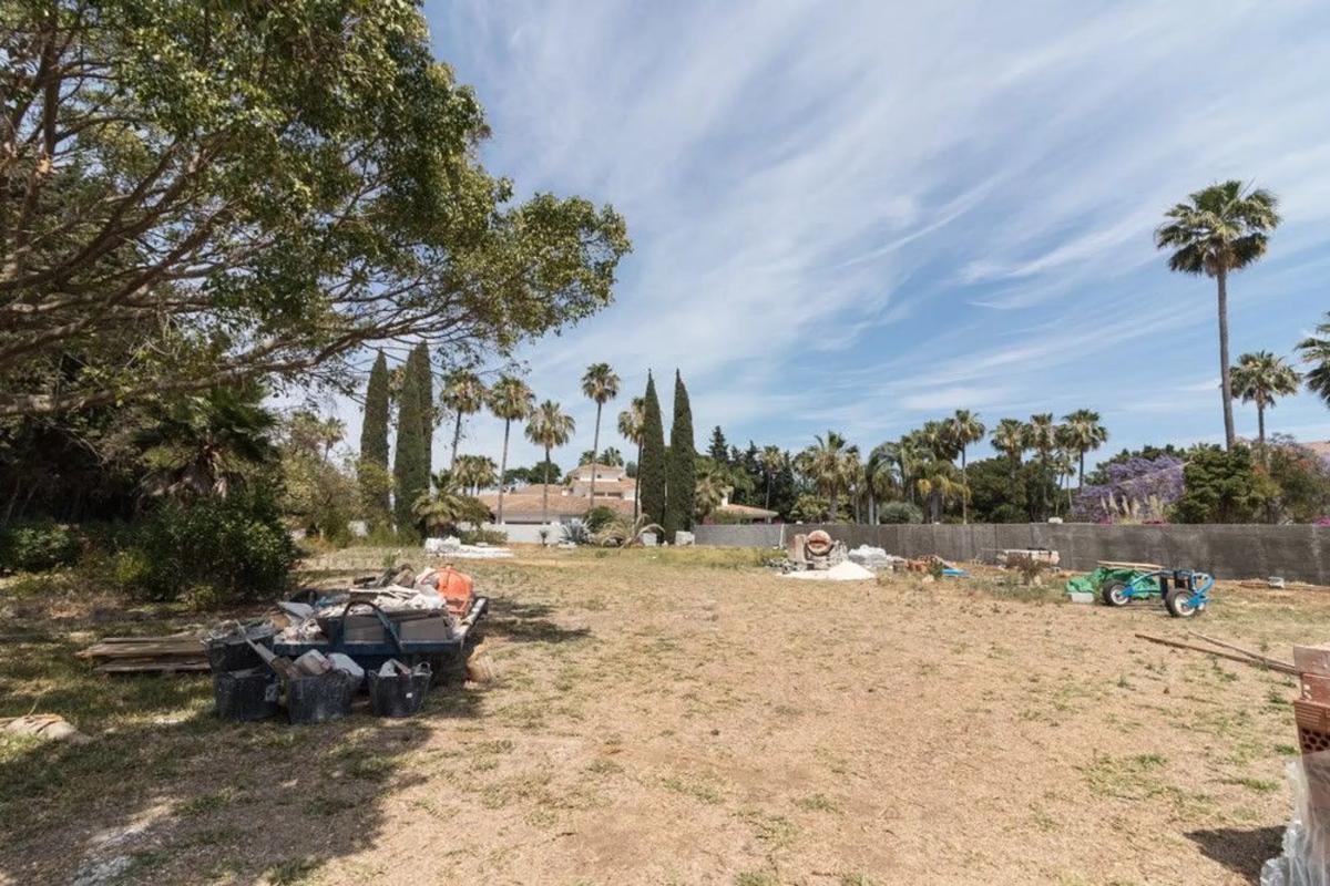 Terreno en venta en Marbella, Malaga photo 1