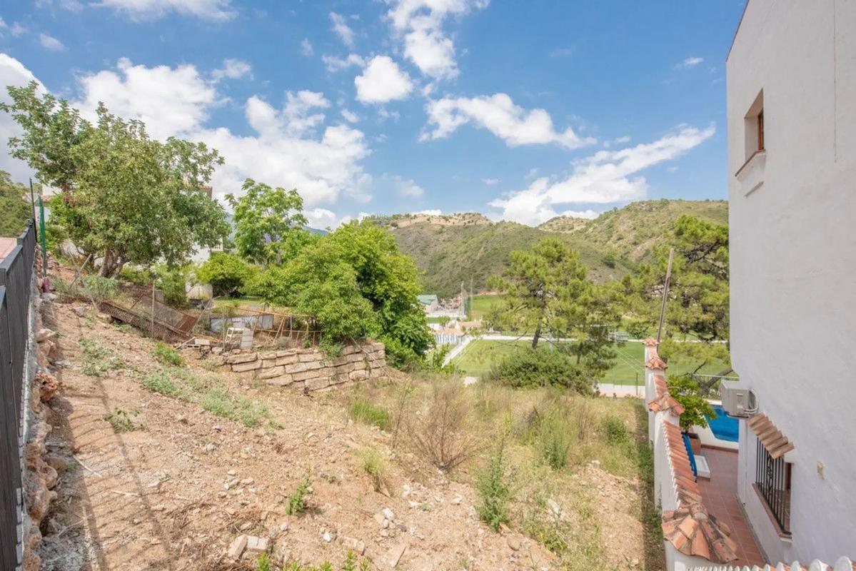 Terreno en venta en Benahavís, Malaga photo 2