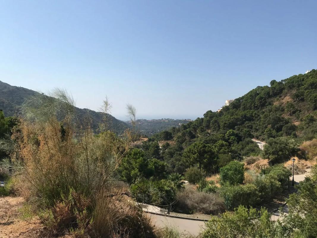 Terreno en venta en Benahavís, Malaga photo 1