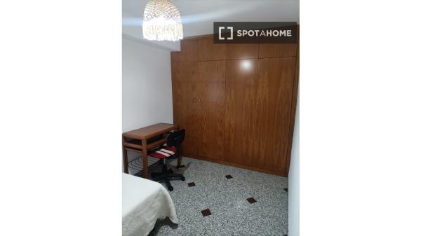 Habitación en piso compartido en Córdoba photo 2