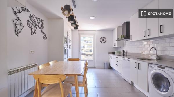 Habitación en piso compartido en alquiler en Salamanca thumbnail 2
