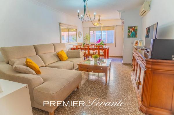 Apartment for sale in Calle del Plus Ultra, Alicante thumbnail 2