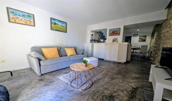Частный шале на продаже в Barrio Casco Histórico-Santa Cruz, Аликанте / Алакант photo 1