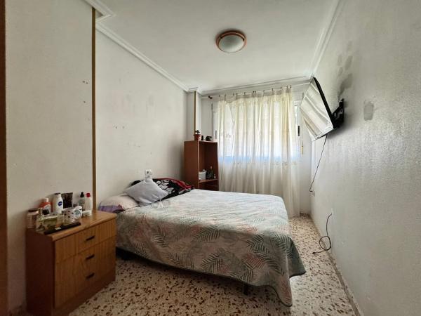 Квартира на продажу на  Calle D'Antonio Trueba, Аликанте / Алакант photo 1