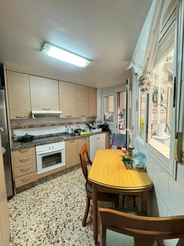 Продажа квартиры на Calle D'Antonio Trueba, Аликанте / Алакант
photo 3