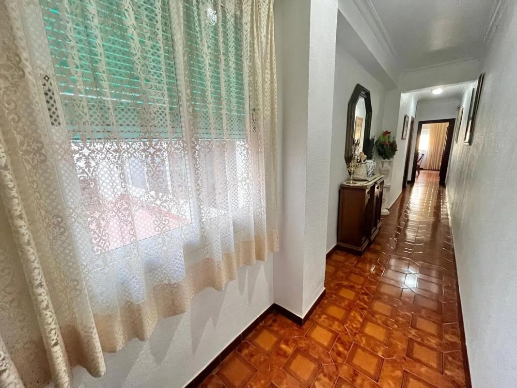 Продажа квартиры на Calle Aureliano Ibarra, Аликанте / Алакант
photo 2