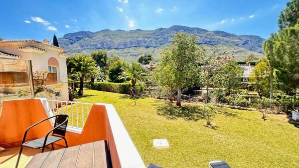 Chalet independiente en venta en El Montgó, Denia thumbnail 1