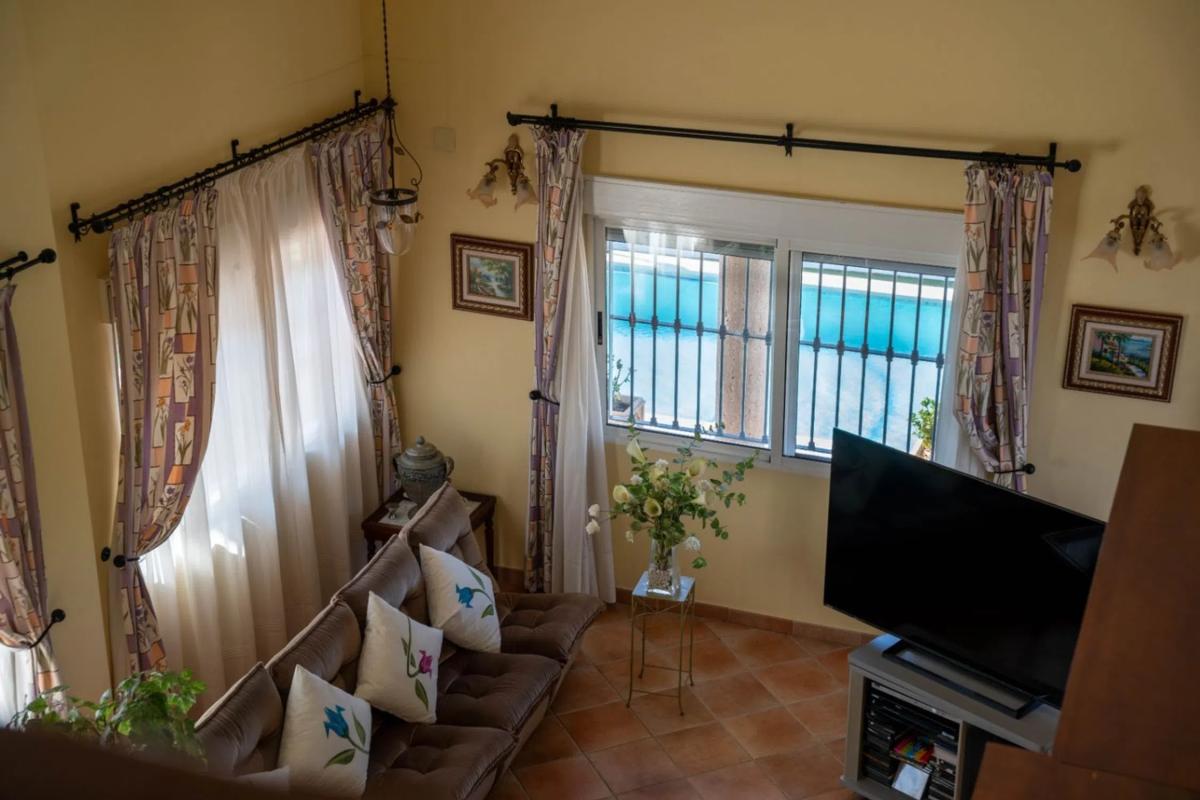 Sale of independent chalet in Desamparados-Hurchillo-Torremendo, Orihuela
 photo 2