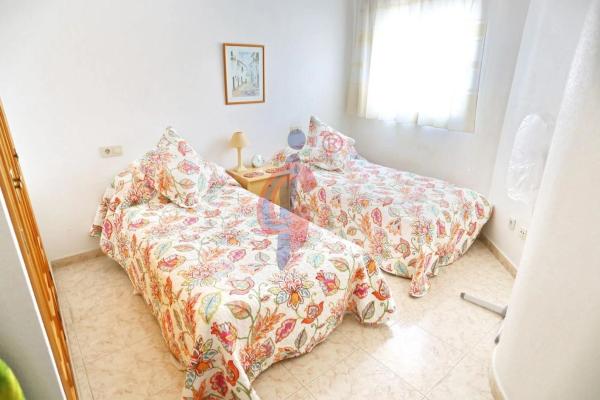Piso en venta en Calle Hermanos Bazán, 13, Guardamar del Segura thumbnail 2
