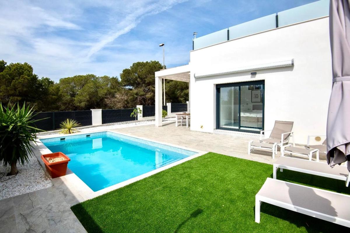 Properties for sale and rent in Spain photo 2