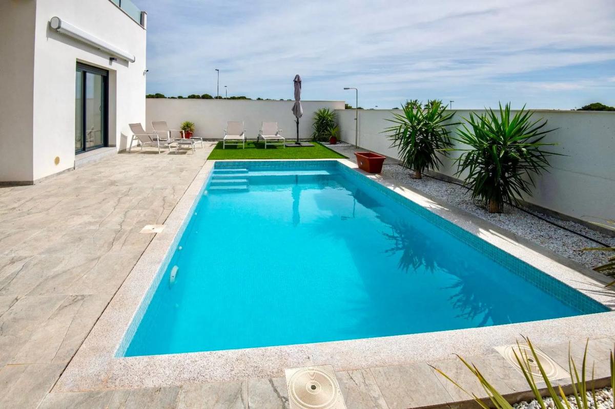 Properties for sale and rent in Spain photo 4