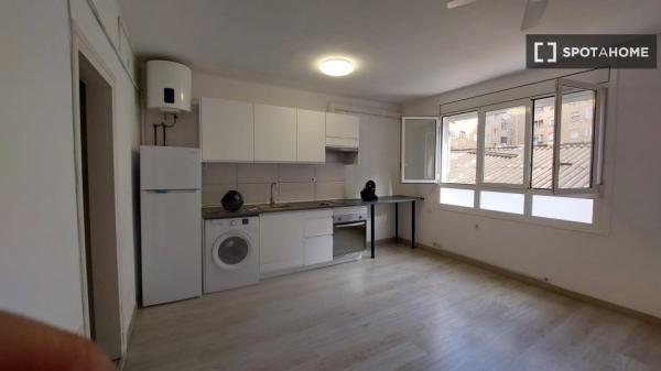 Habitación en piso compartido en alquiler en Les Corts, Barcelona photo 3