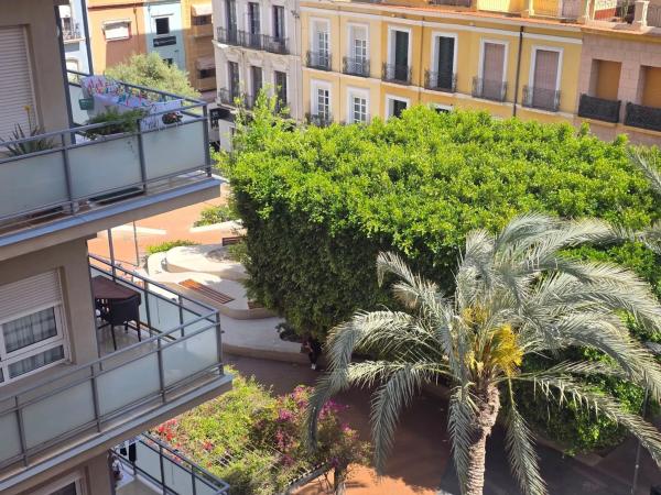 Edificio de uso mixto en calle Navas s/n thumbnail 1