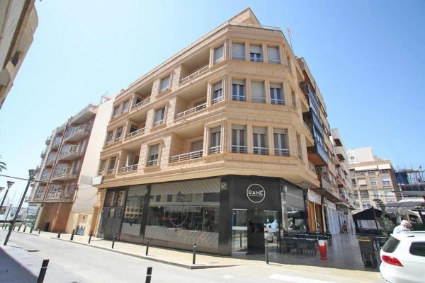 Edificio en calle Clemente Gosálvez thumbnail 2