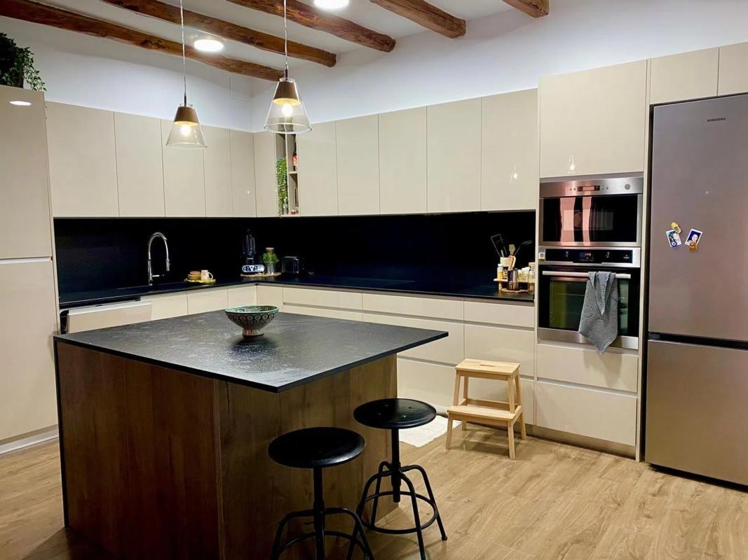 Здание Жилой площадью 336м2 на продажу в Алкой photo 1