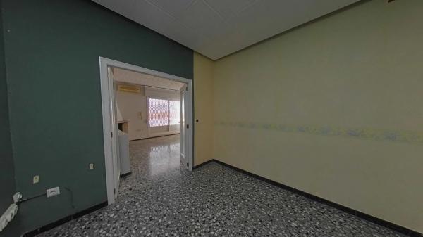 Edificio de uso mixto en calle Alcoi photo 1